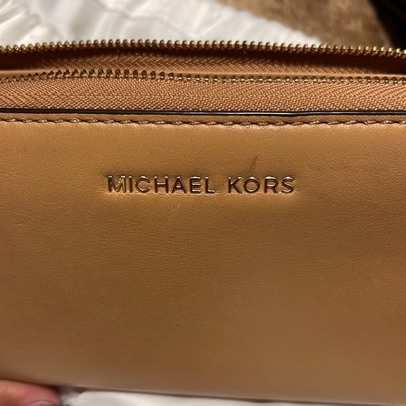 Michael Kors Wallet - Picture 7 of 8